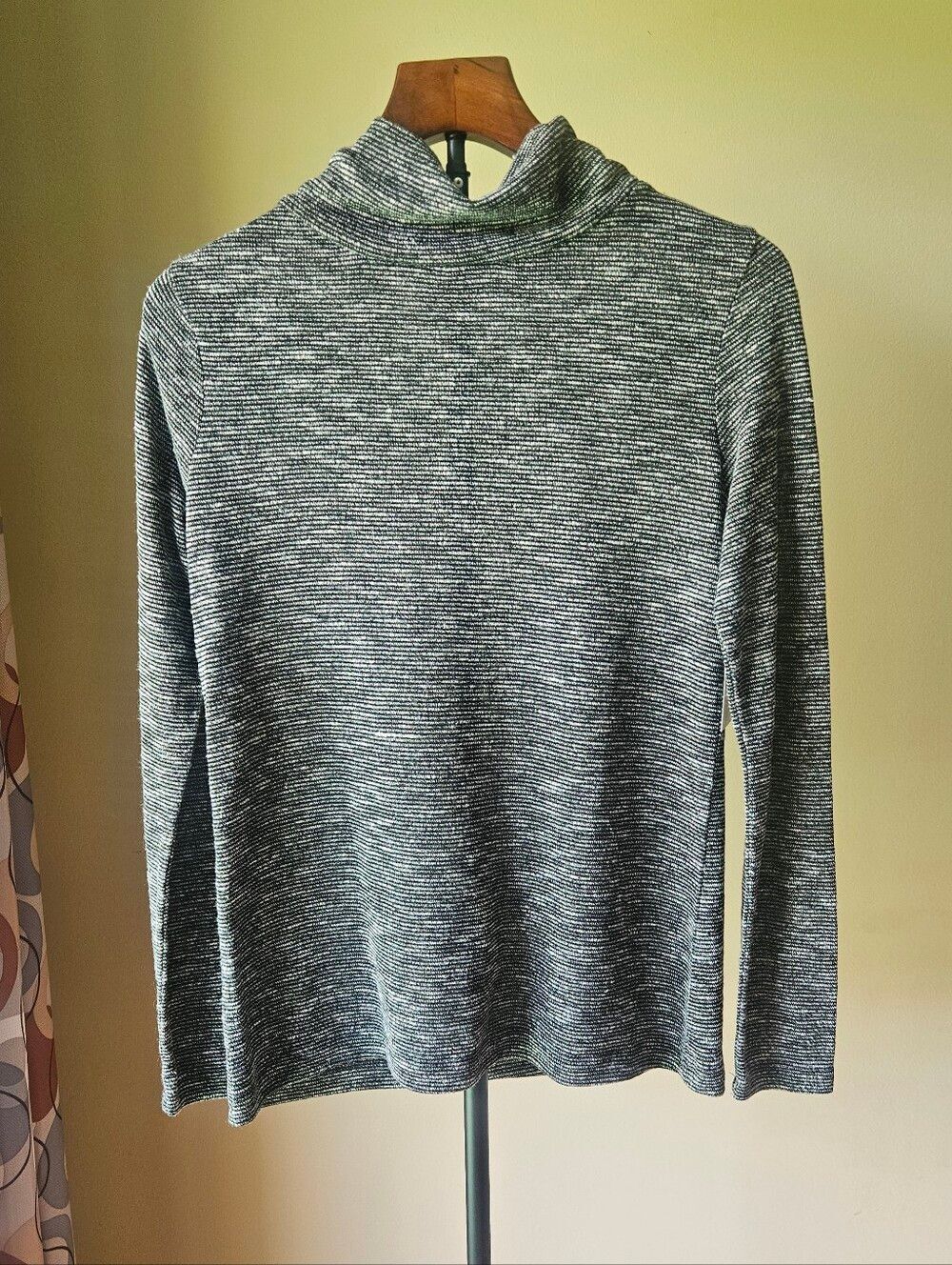 NWT Kim Rogers Grey, Black and White Turtleneck Long Sleeve Size Small